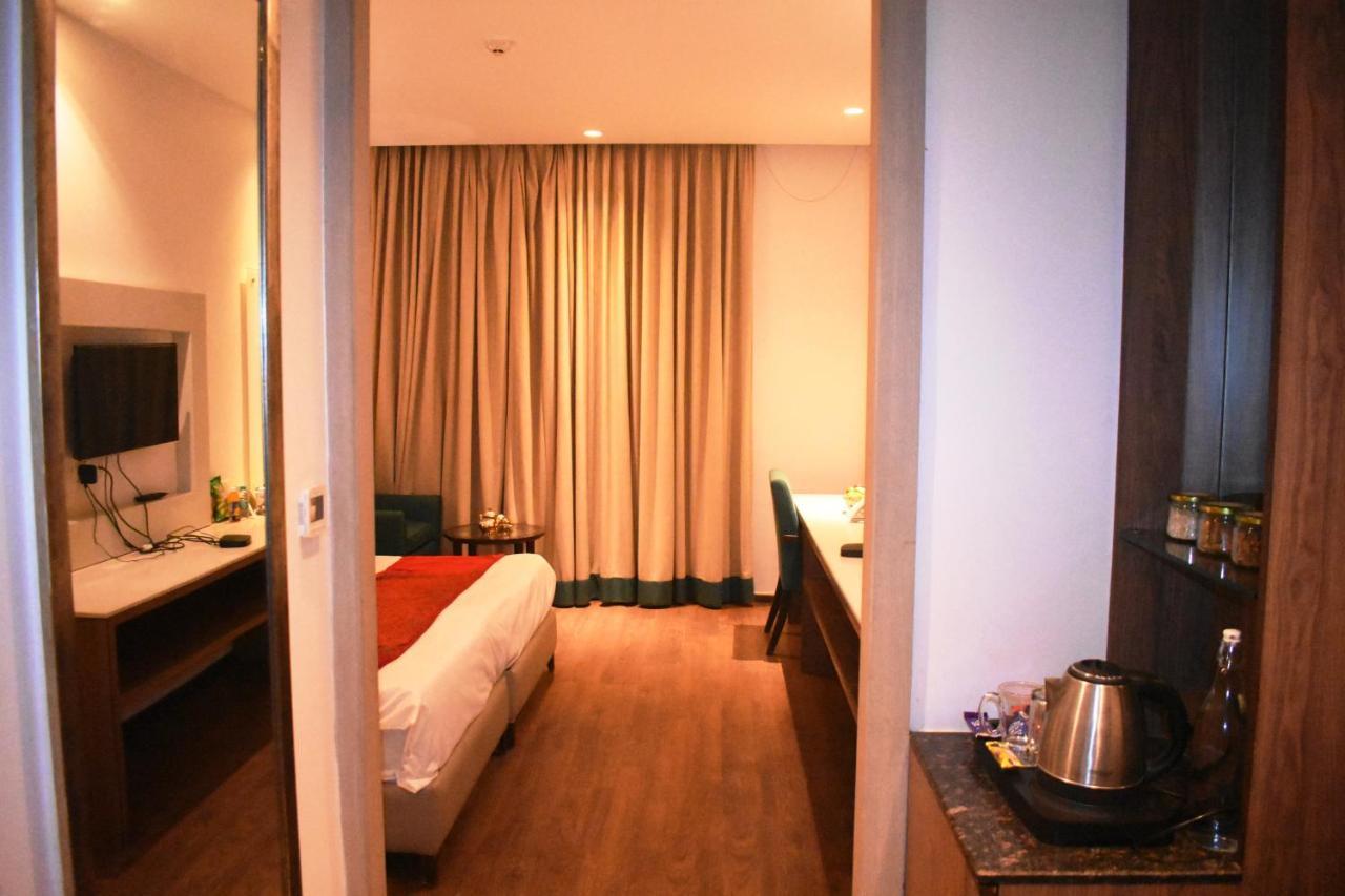 Lemonwood Suites By F9 Hotels - Trivoli Garden Chhatarpur Nuova Delhi Esterno foto