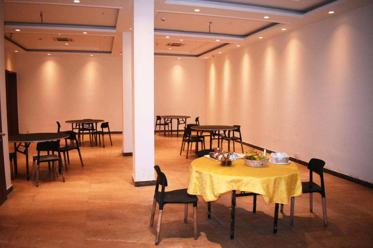 Lemonwood Suites By F9 Hotels - Trivoli Garden Chhatarpur Nuova Delhi Esterno foto
