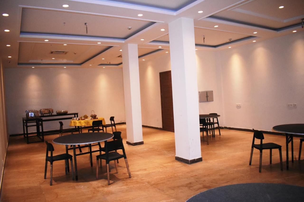 Lemonwood Suites By F9 Hotels - Trivoli Garden Chhatarpur Nuova Delhi Esterno foto